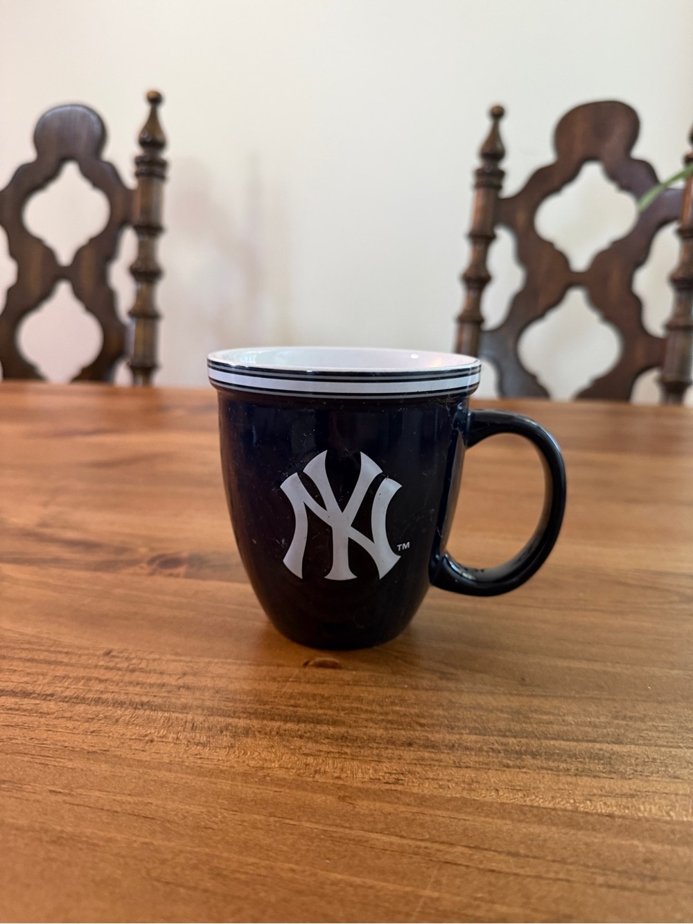 NEW YORK YANKEES Navy Ceramic Mug with White Team Logo